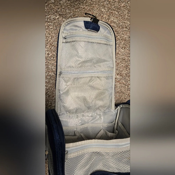 Navy blue travel toiletry bag - Picture 9 of 9